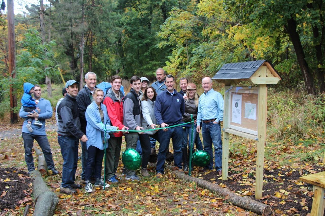 c7feed2eea4144d5e681_a83dc2b8d7cafb714520_Hillside_Trail_Ribbon_Cutting_10.22.16.jpeg