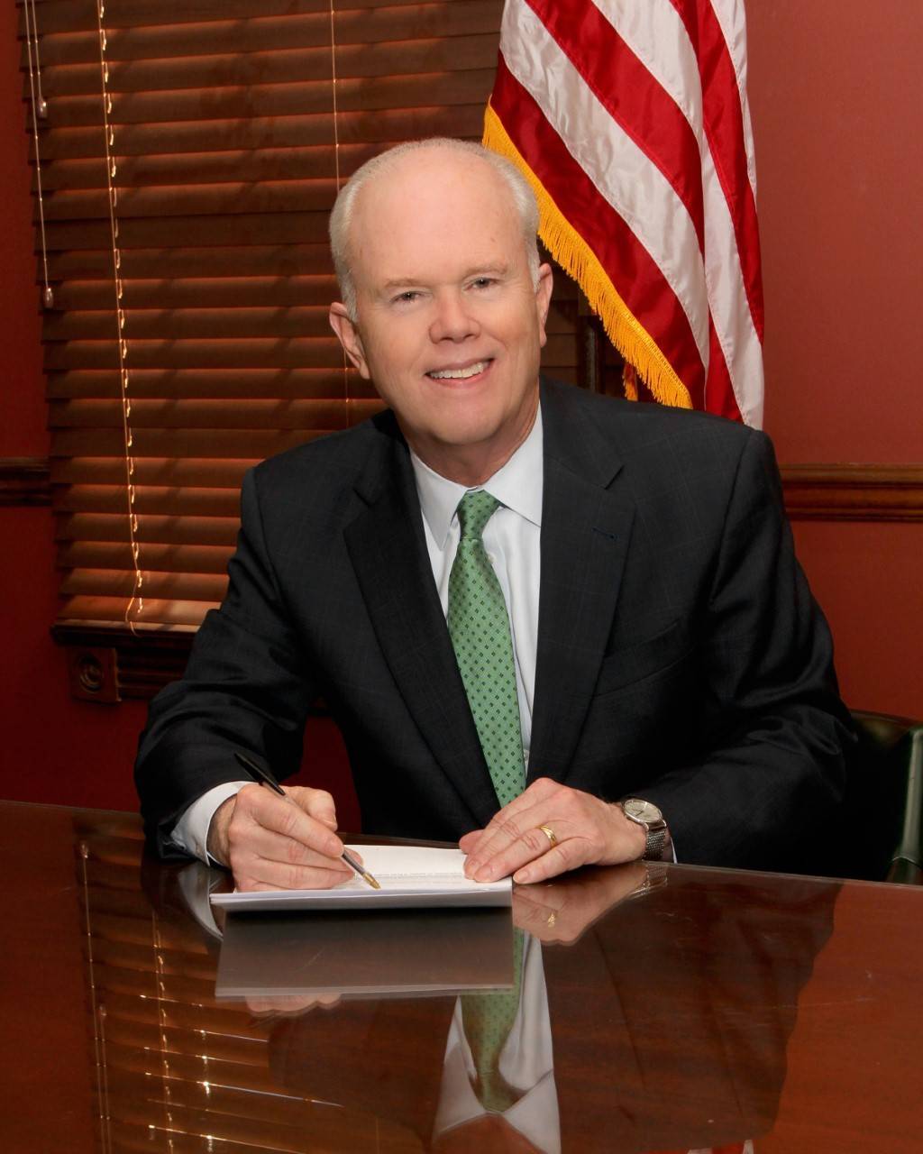 cd105e1d995c146ed7b3_2017_DIEGNAN_AT_DESK.jpg