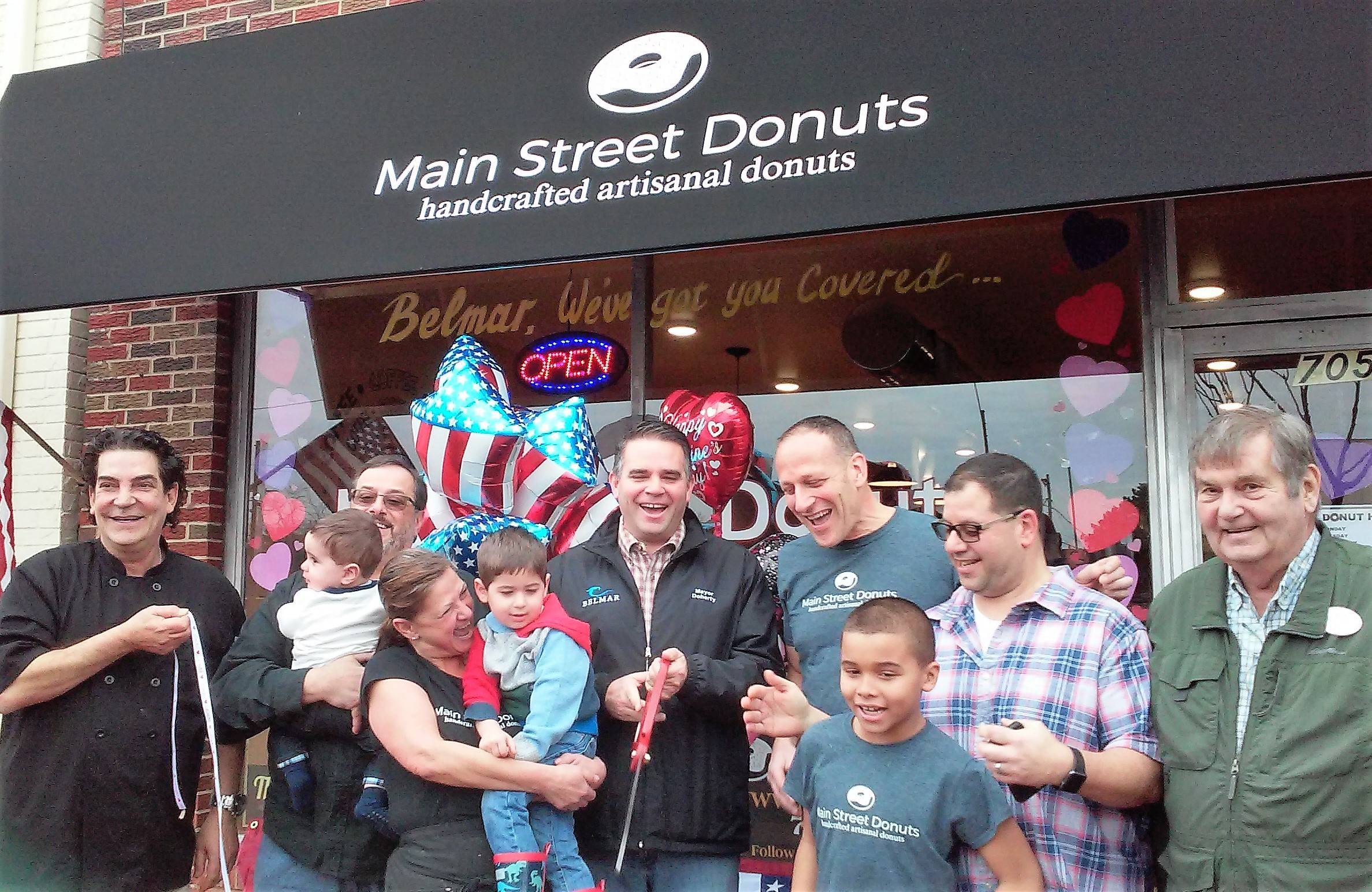 cdc3bc6e30451ed3bca8_mainstreetdonuts7.jpg