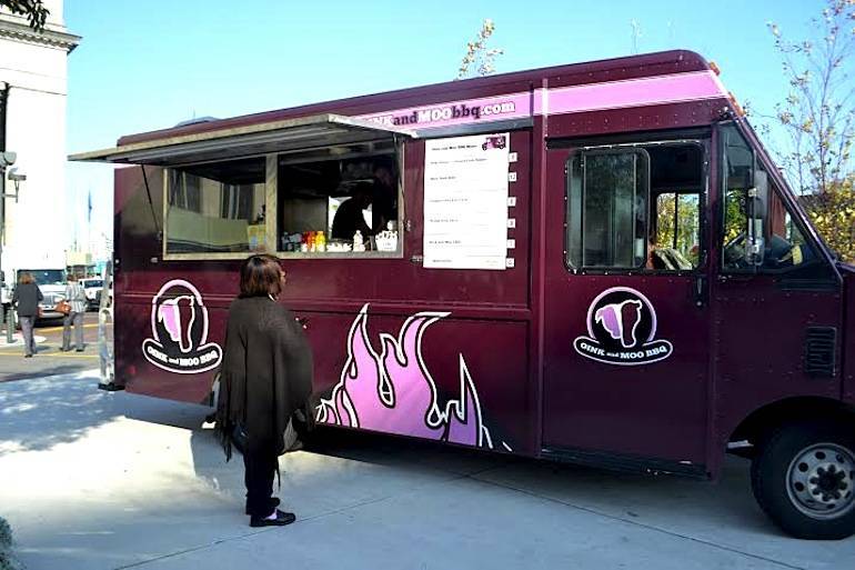 cf2a04135c9a4838a7c7_Oink_and_Moo_BBQ.jpg