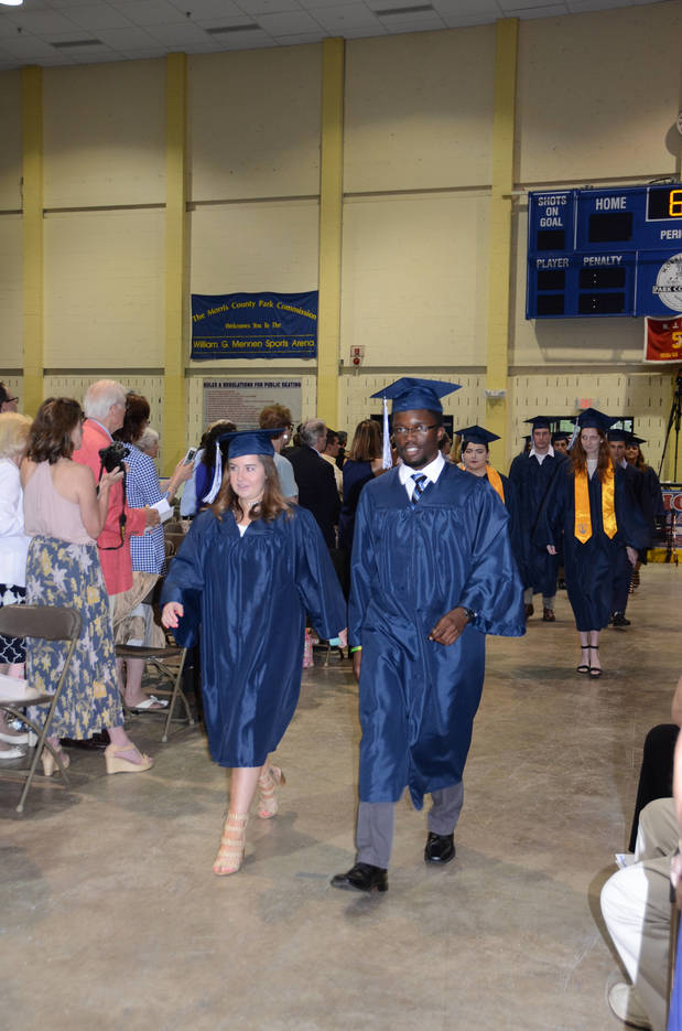 86d85f34c41ada8f5a2d_CHS_Haye_Graduation_2017_DSC_4716.jpg