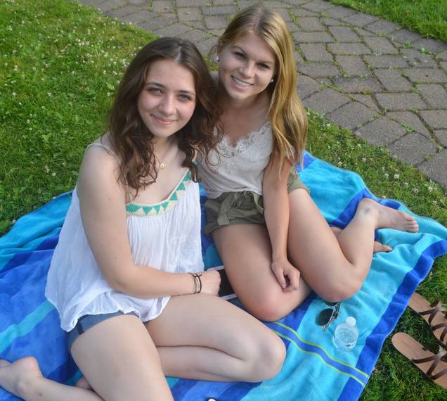 fcd23874632a43d8fd17_2_girls.jpg
