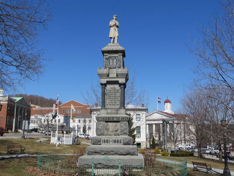 d025d046a4a0e9ffda2e_Statue_on_Green__5_.jpg