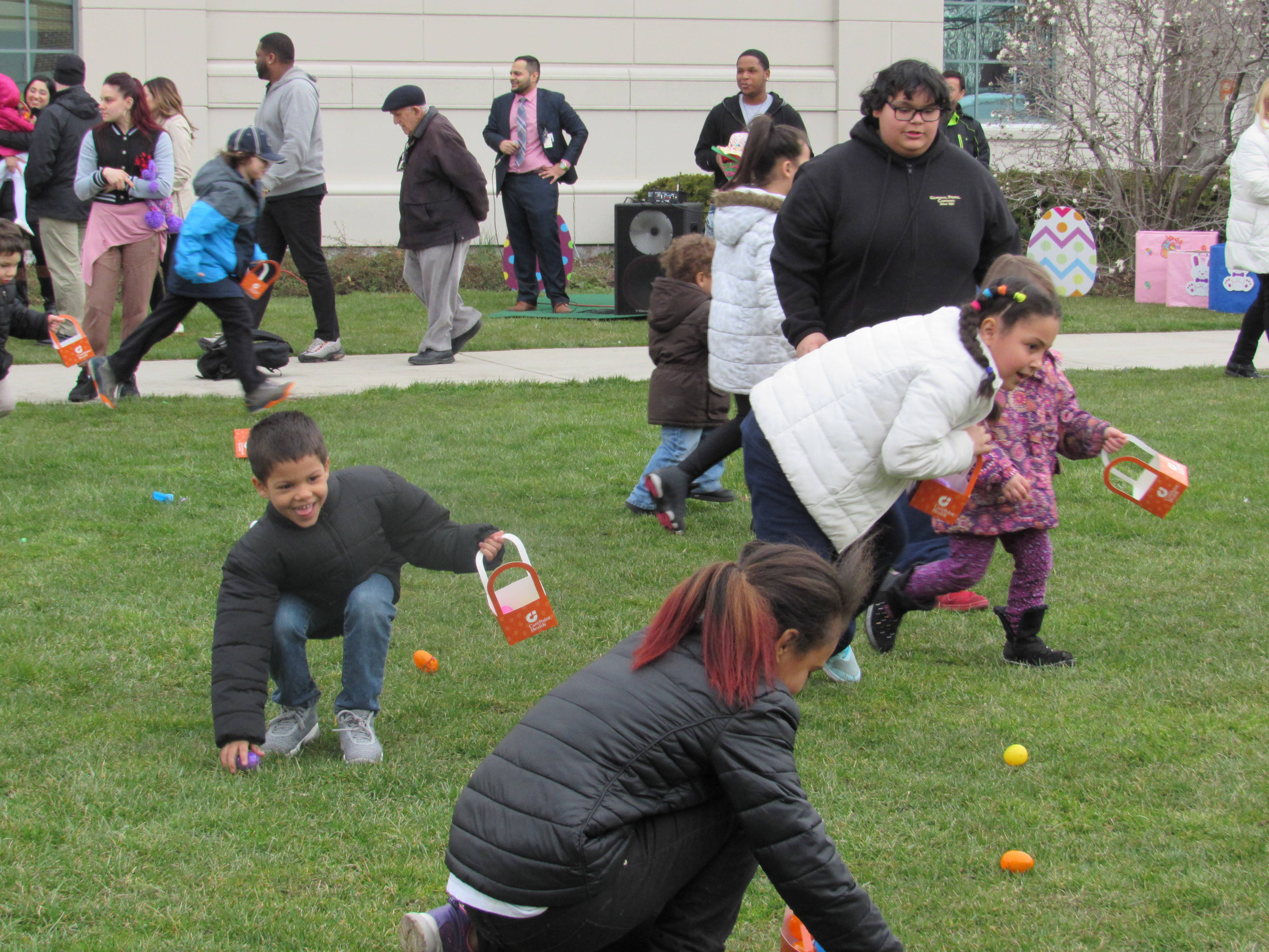 d1c7e9bd6bf27d85df46_5144fb2a70200dfcf0c8_112ef8fedf346990916f_2017_Bayonne_Medical_Center_Easter_Egg_Hunt.jpg