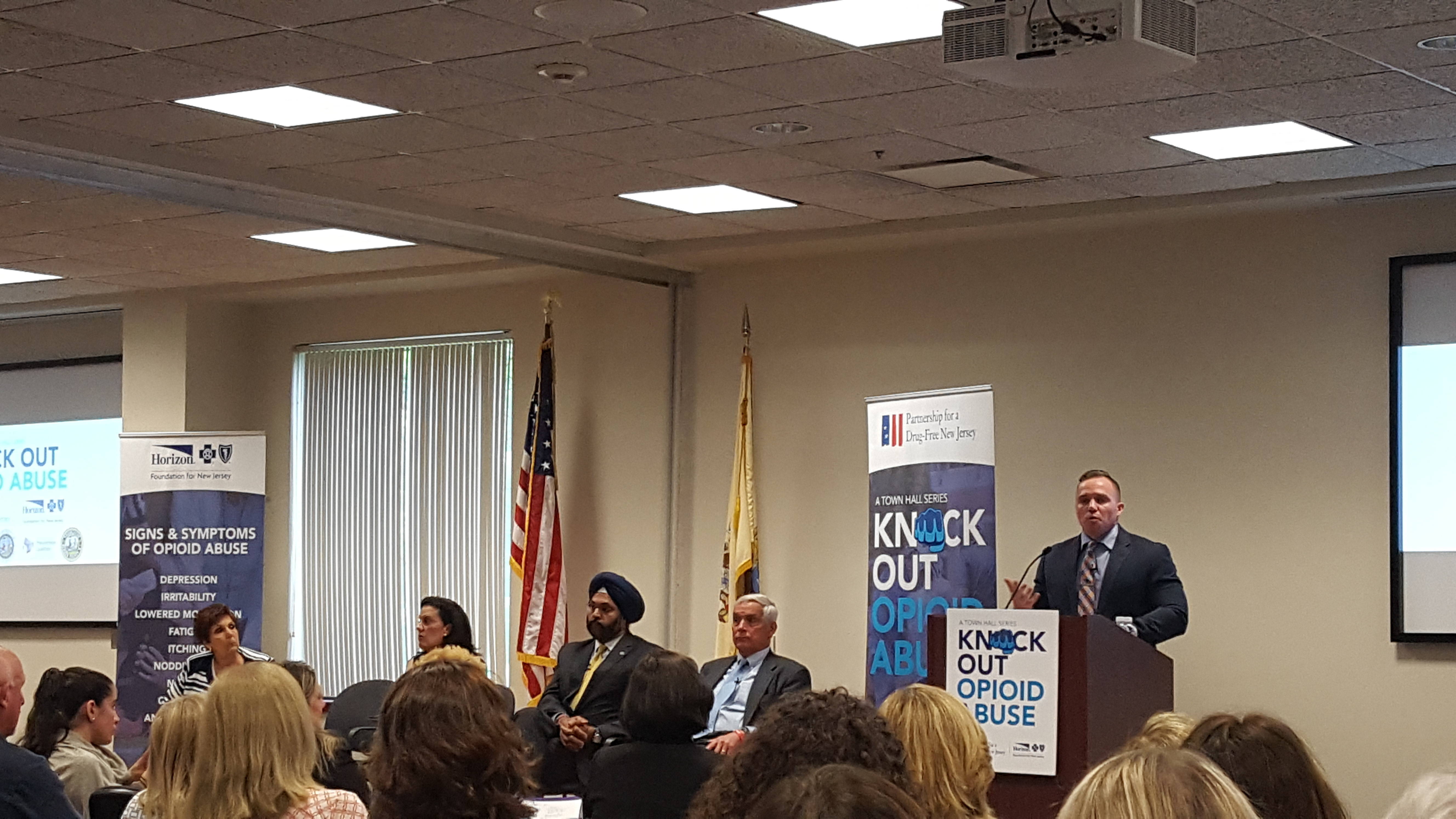 d374c6dd445362147714_71047ea85cbccdbd2333_opioid_seminar.jpg