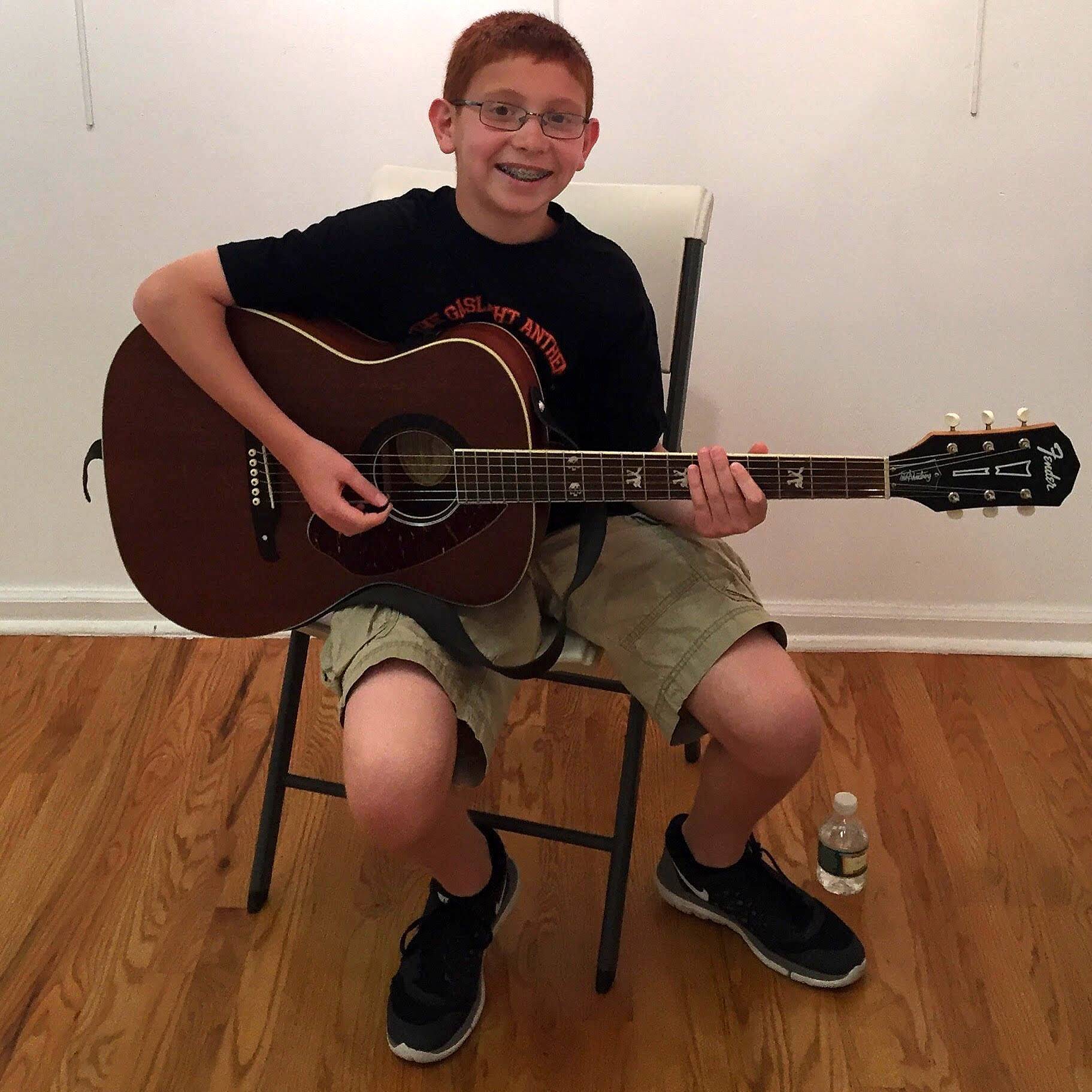 d46d3d1ff32186612cb6_4c8caf97f6004f69690a_Levine_4_-_guitar__2_.jpg