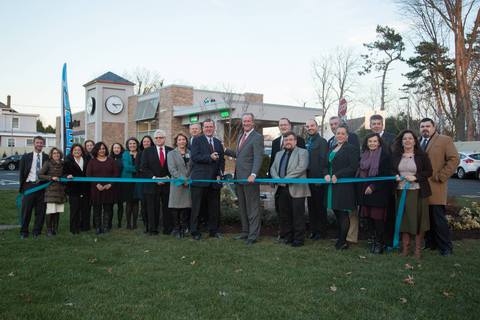 d8b31d0b5b0ab728c9f4_SomervilleRibbonCutting01-25-17.jpg