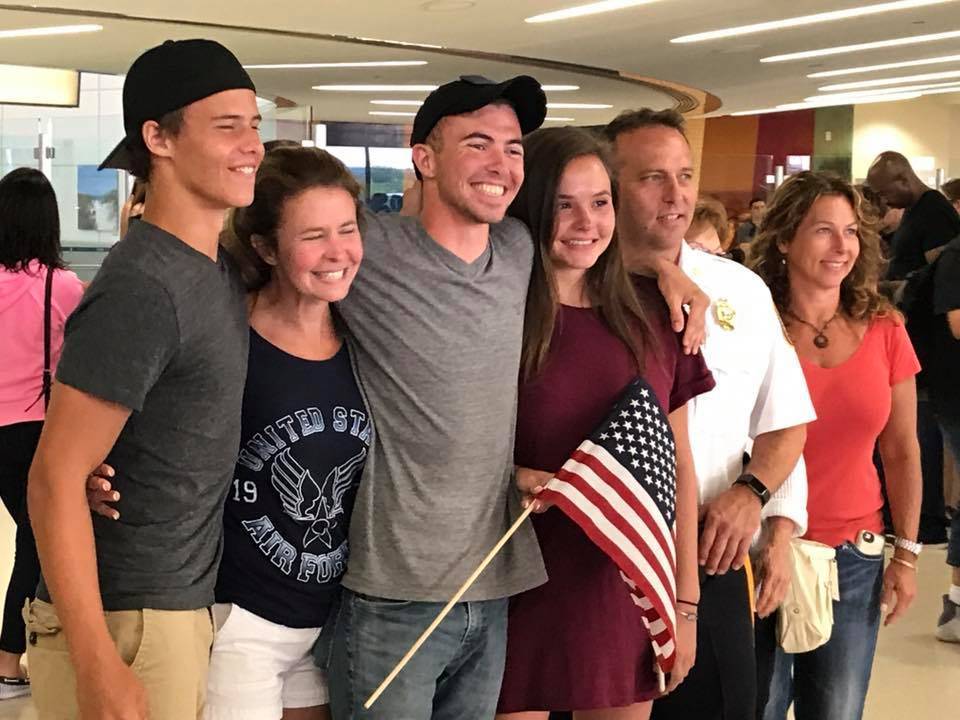da3508a173865f2532ad_Family_at_airport.jpg