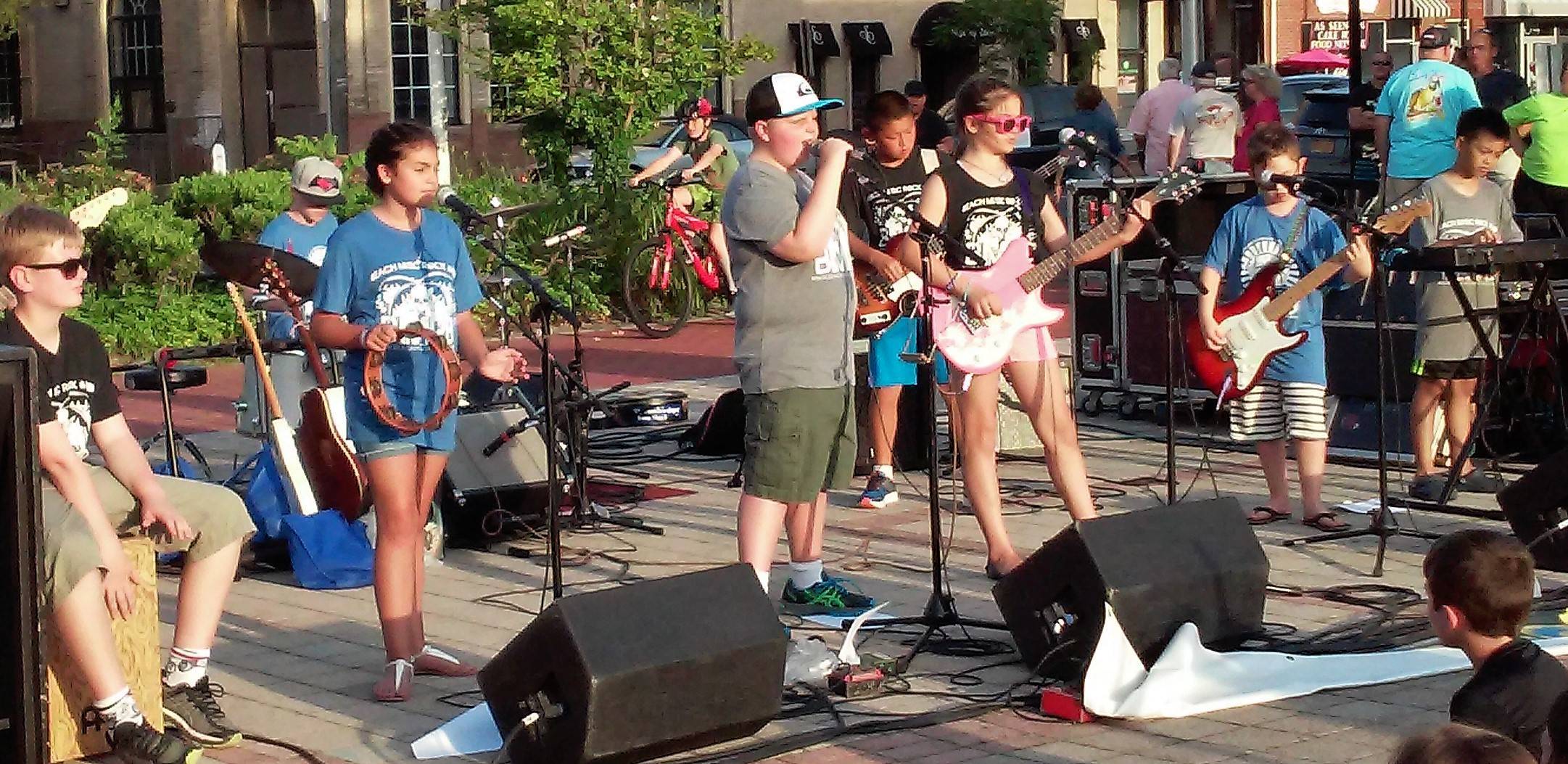 dbe5235f41376d16554c_beachmusic.jpg
