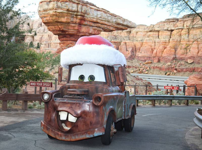 dcb3505807f8e2963629_Travel_Disneyland_Carsland_Mater_Christms.jpg