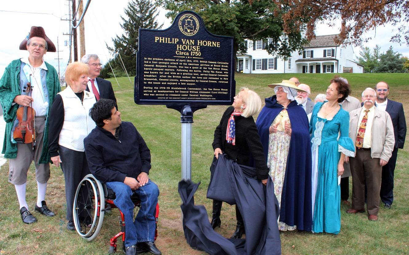 e03e9f64c0f7f413c758__VHH_Sign_Unveiling2-reduced_cropped.jpg