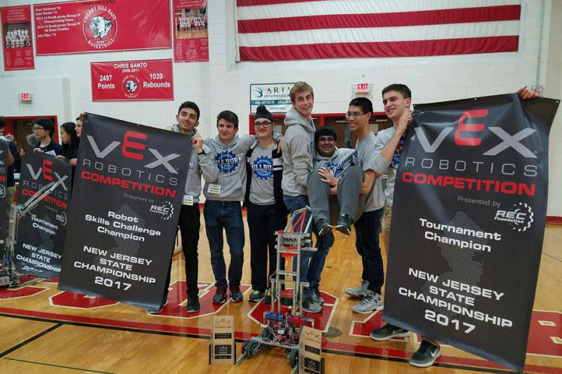 e185082931efbd9924b5_59c2a98f921b74bee403_RoboticsVex__1_.jpg