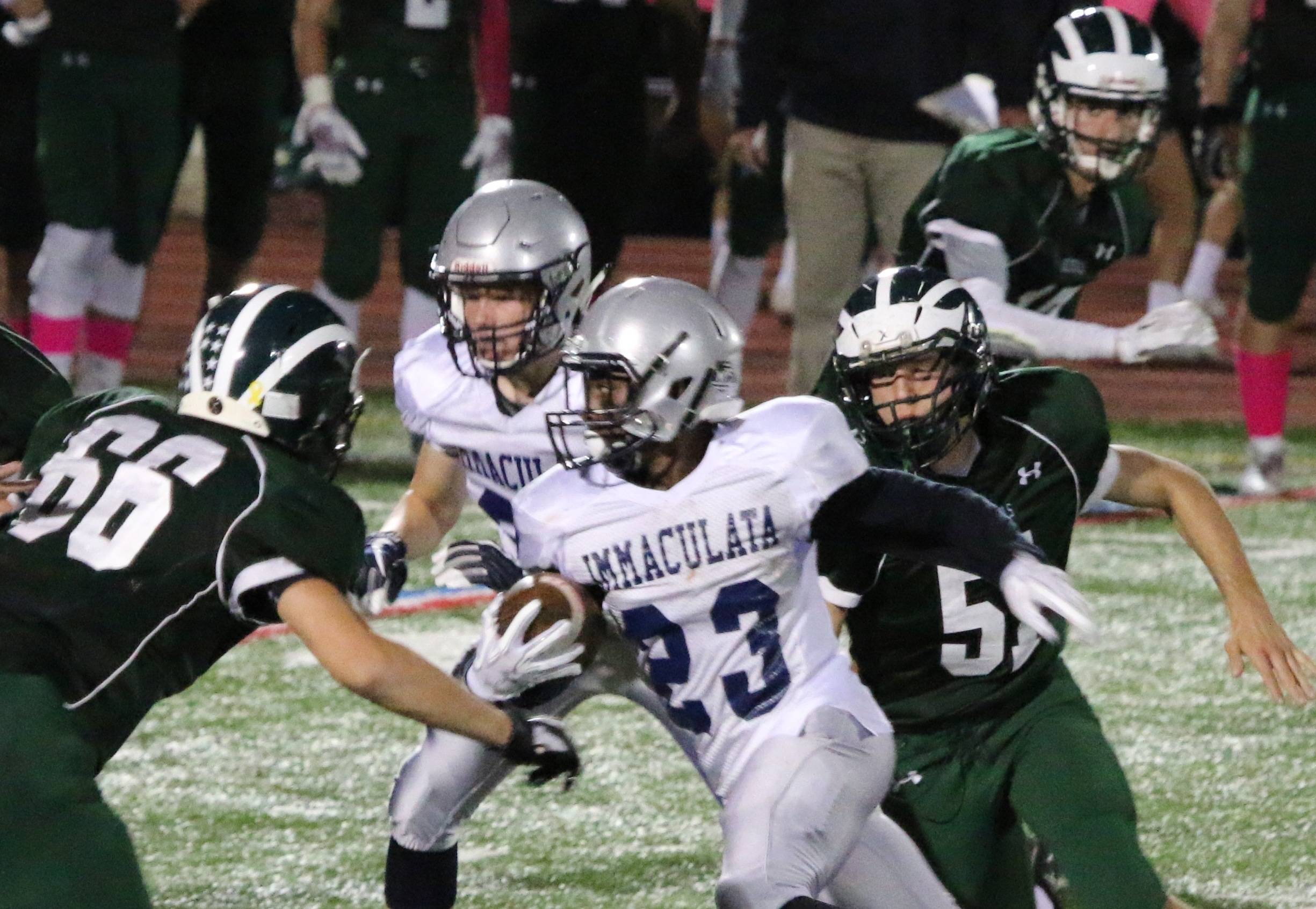 e3fbf5ce8c2959068359_08122174b24bcb5496d5_sompixihsfootball1014lineofscrimmage.jpg