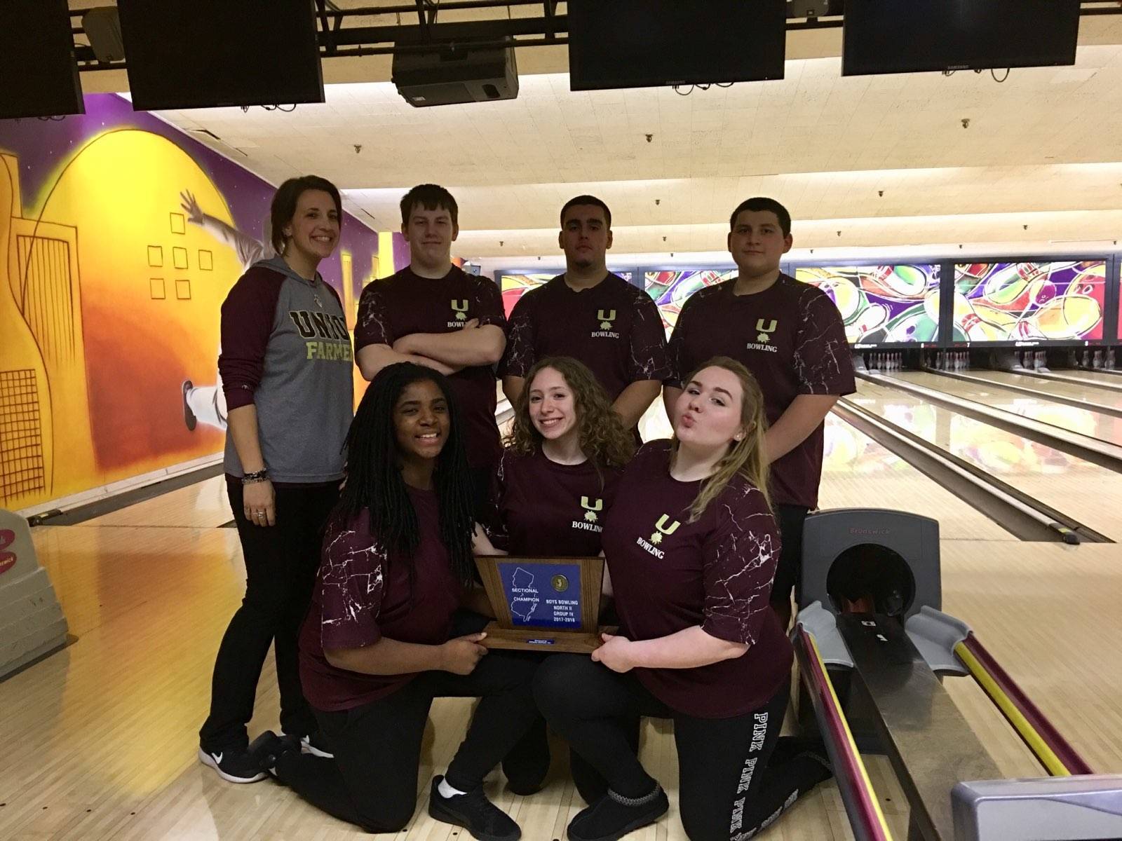 e5826aa7da7364f30bb7_bowling_team_1.jpg