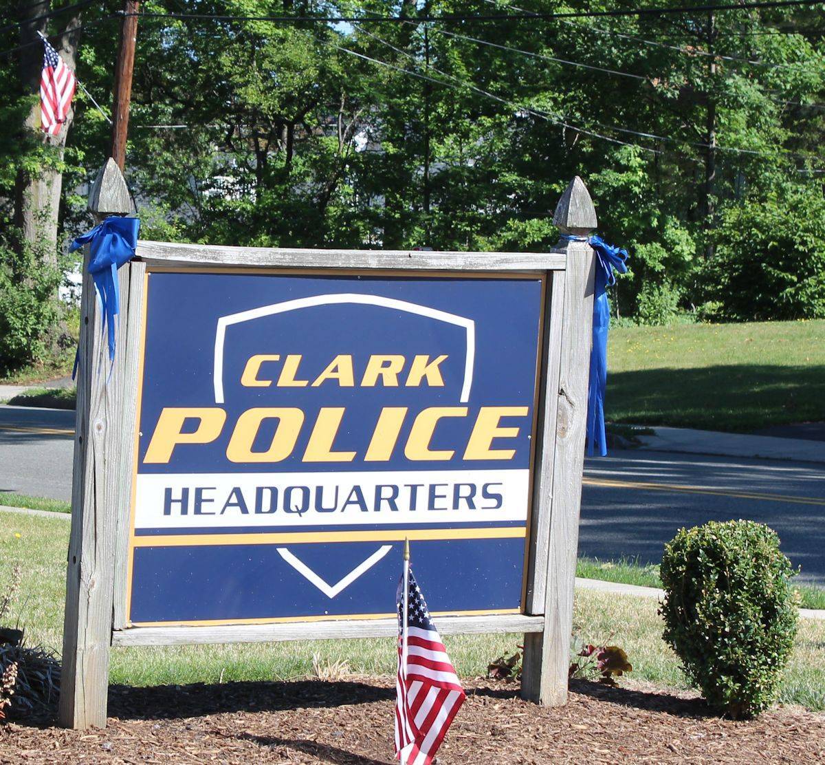 e58a6da3f4ef9b94c17d_front_sign.jpg