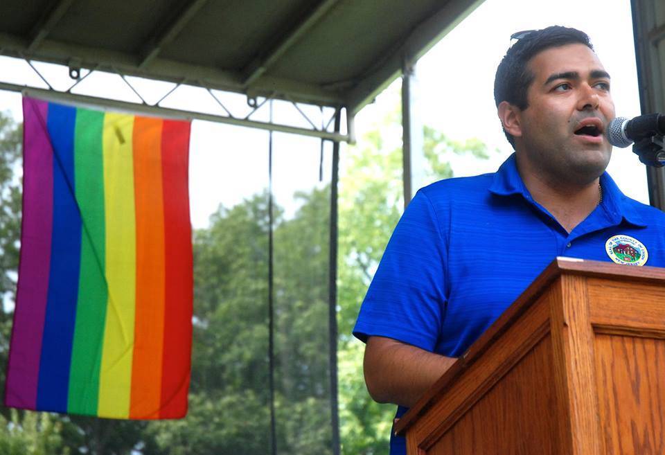 e5d5457b64ab1167817d_UC_PRIDE_FH_GRANADOS.jpg