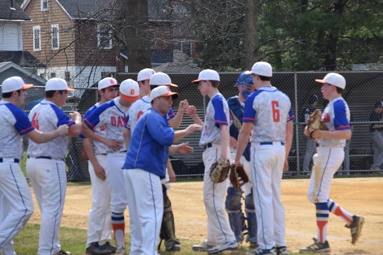 e5e14a5f31f024595ef9_411Team.jpg