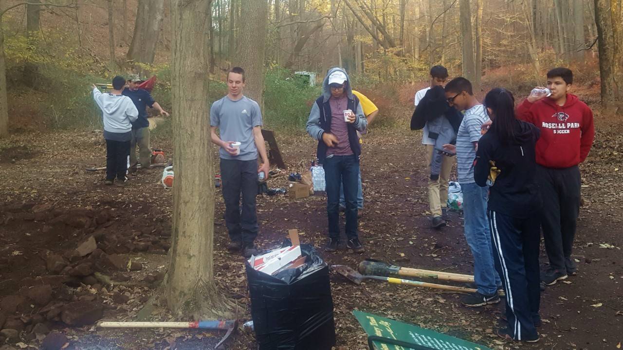 e64780abf86941ef34df_workers.jpg