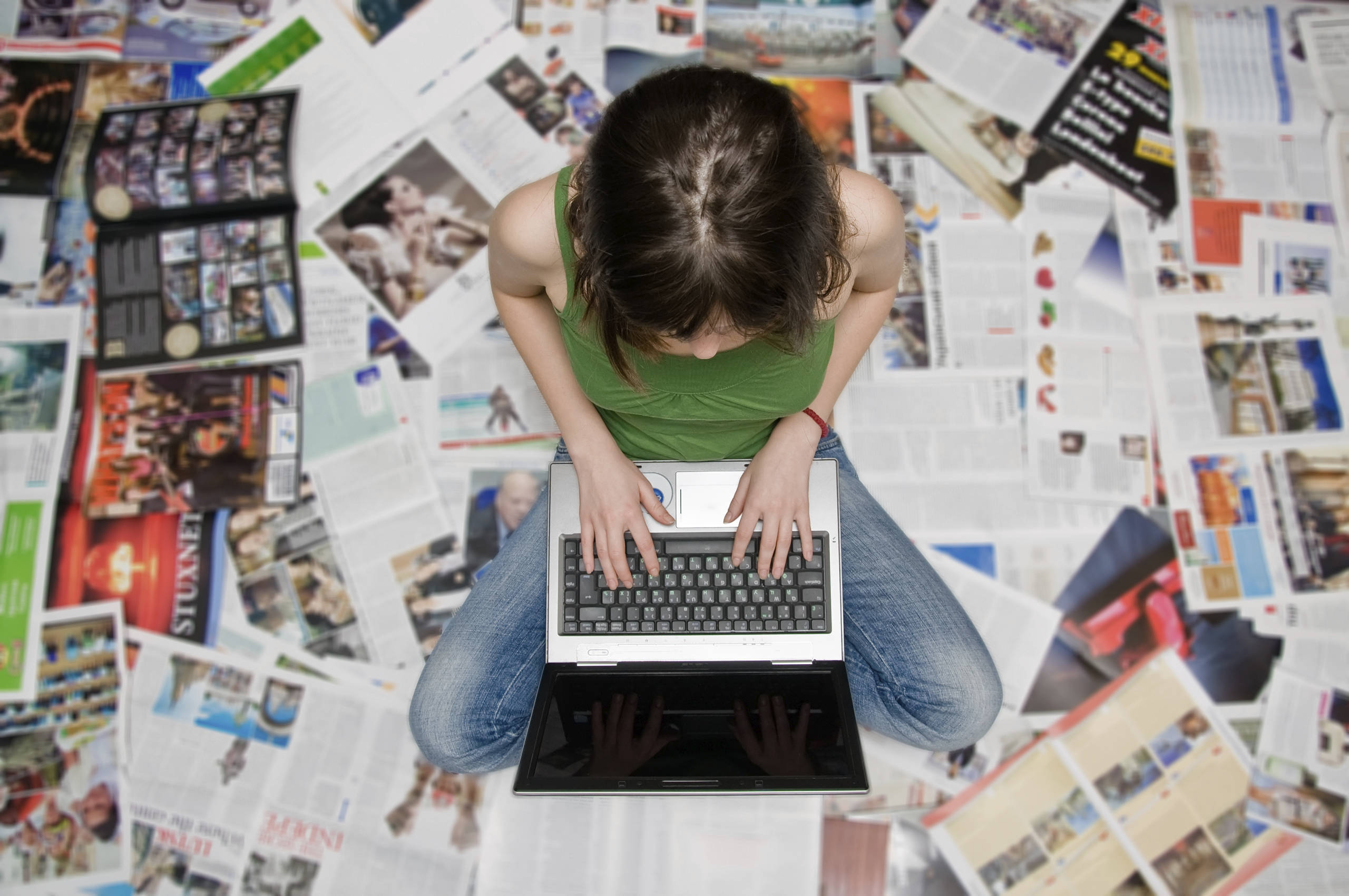 e6732b3be87a61bb74a0_journalist.jpg