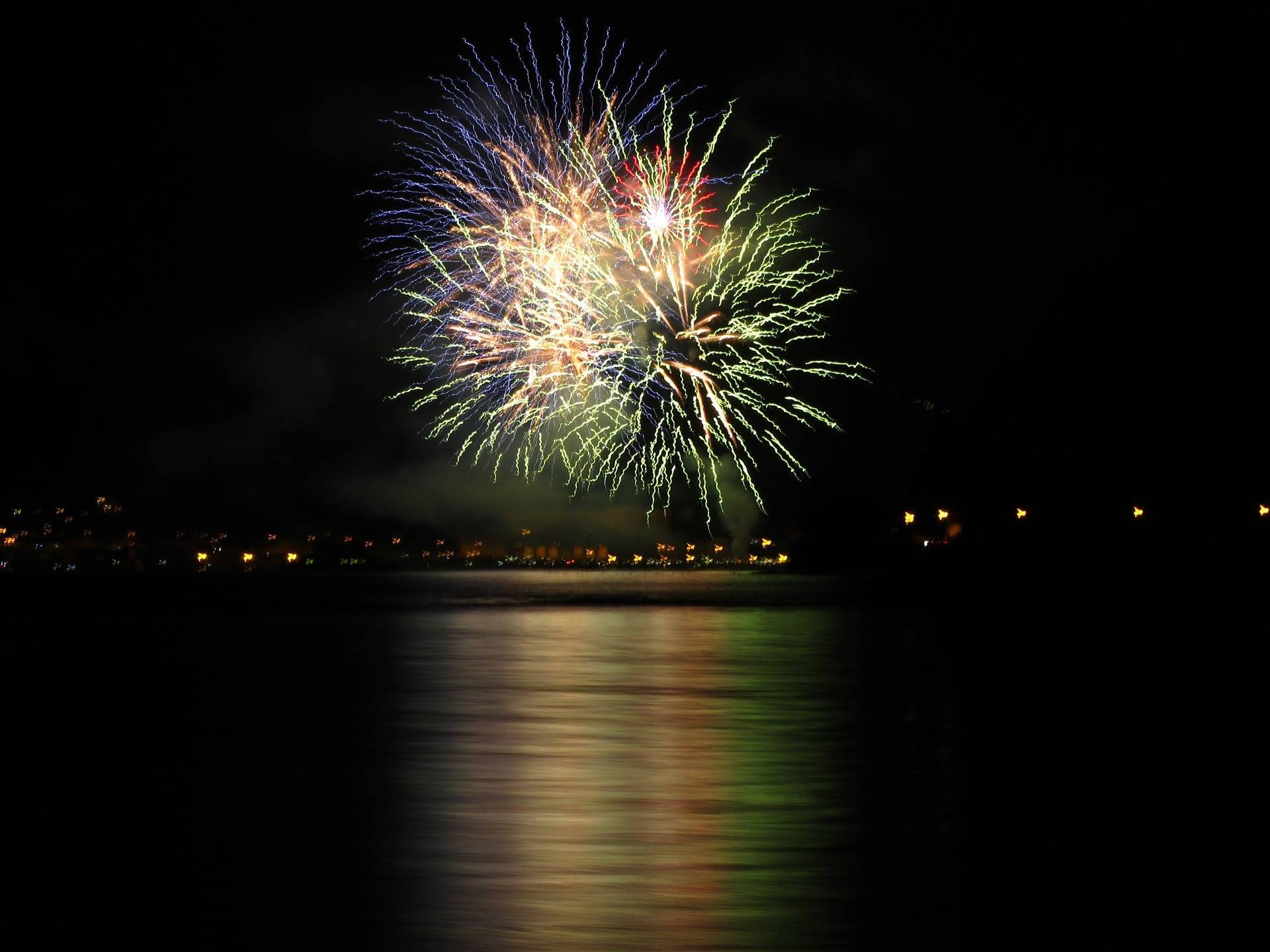 e682ad566c6aed9a9451_centered_fireworks_with_lots_of_water-919628_1920.jpg