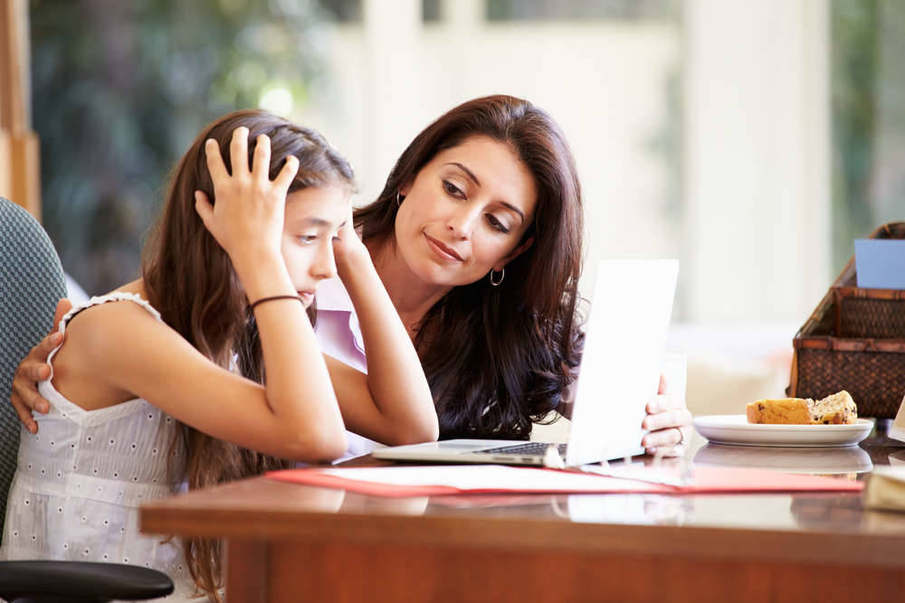 e70066bed319d8e7c42f_teens_social-anxiety_-_mom_helps_teen_daughter.jpg