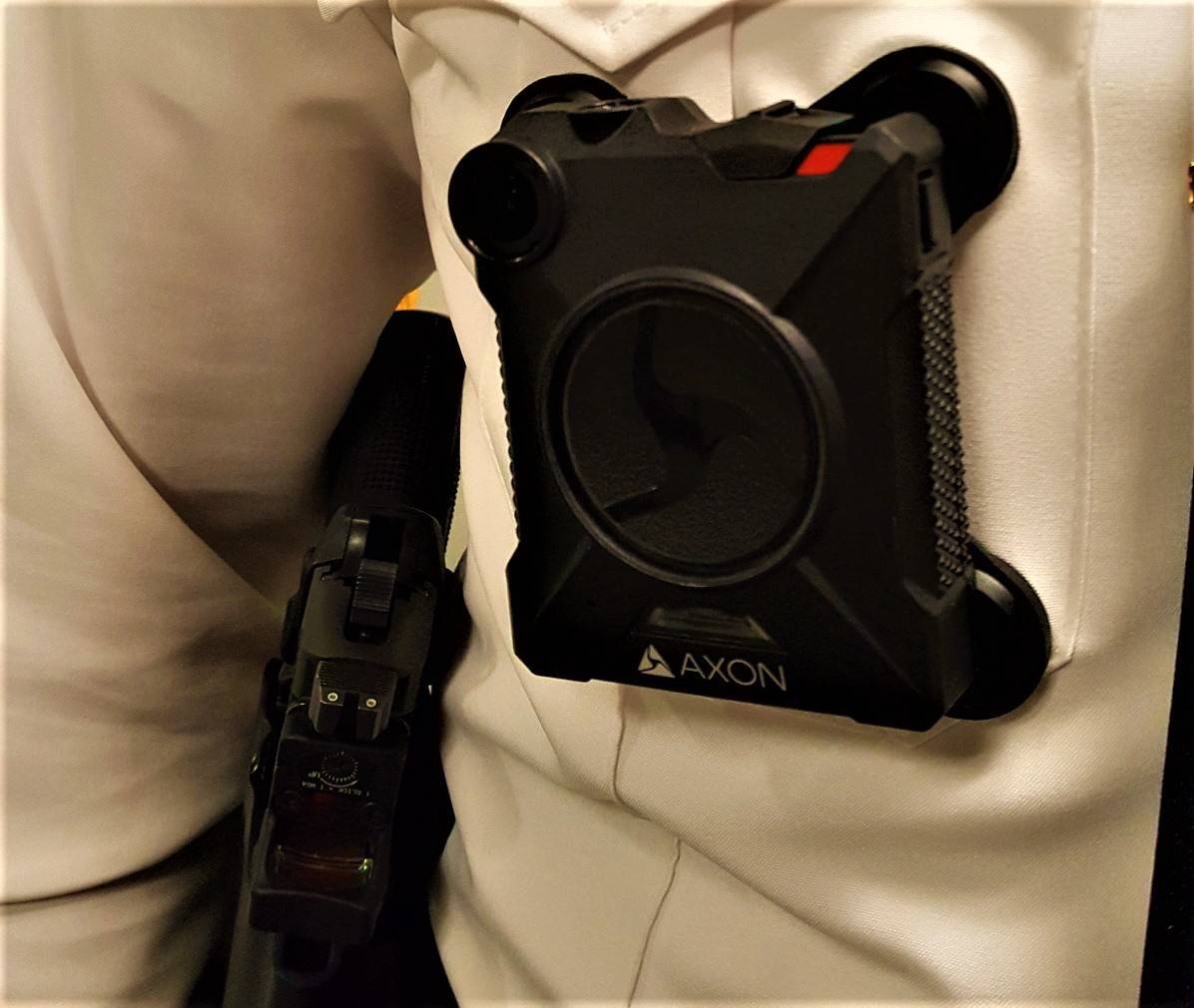 e706e5d23f14bb0ab500_Edison_Body_Camera02.jpg