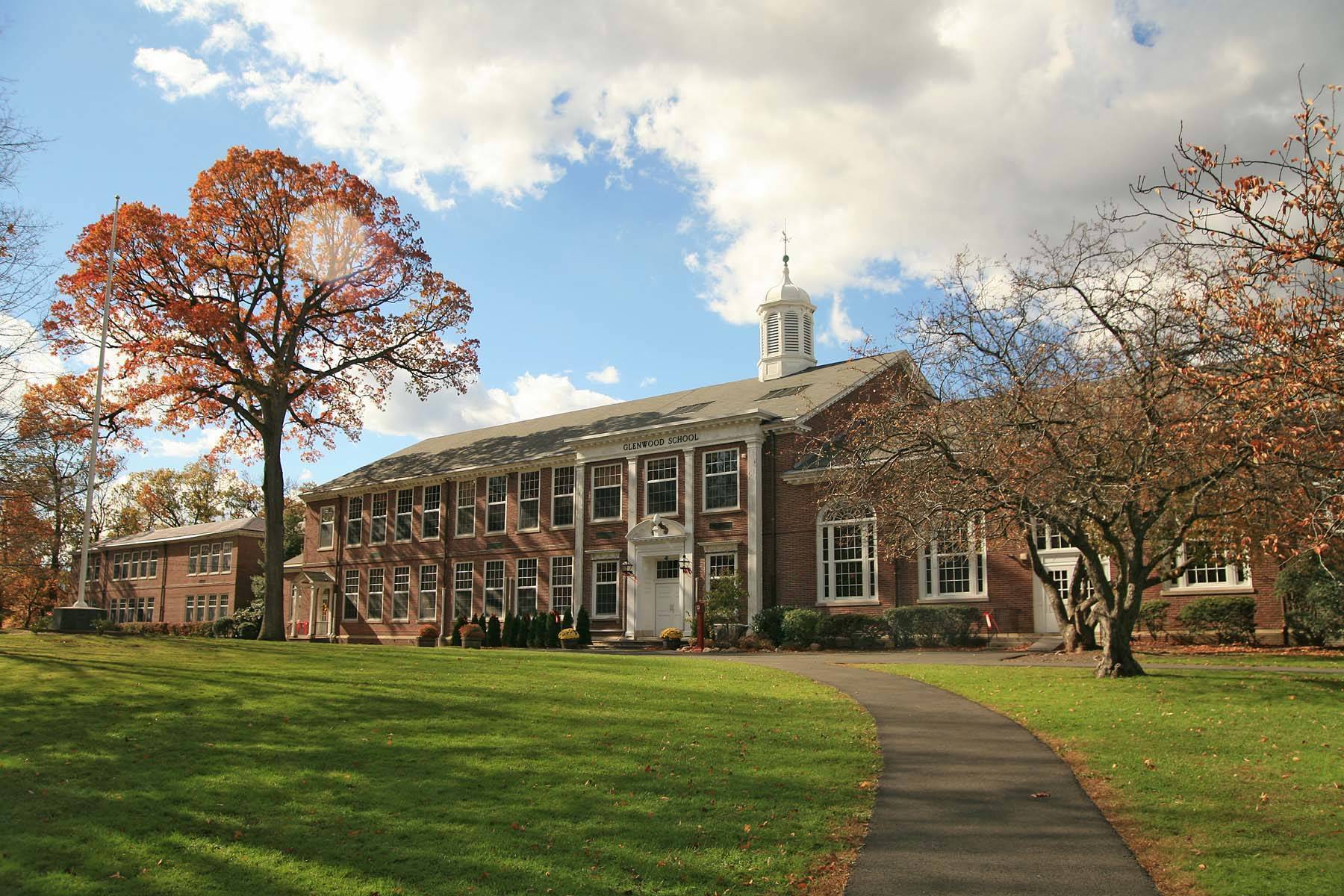 e7d354f76034e48b6bff_bd1a2ac2783b5d840539_GlenwoodSchool.jpg