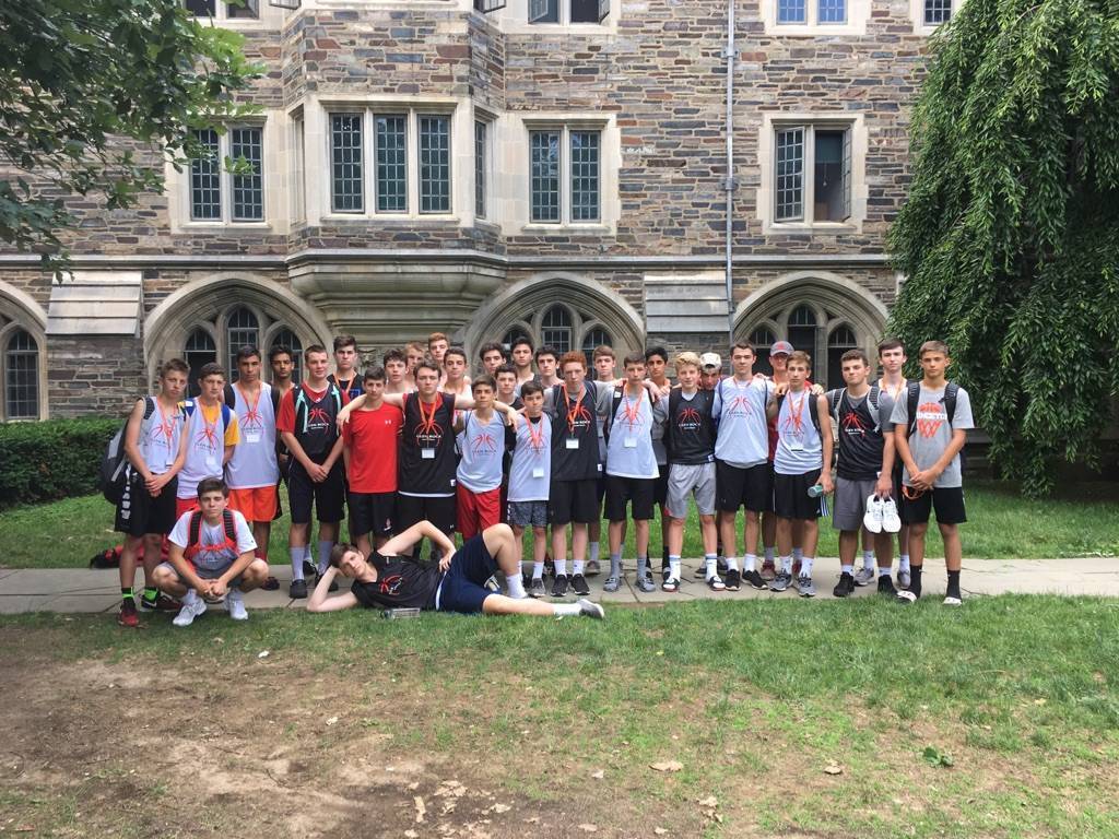 e8010c2b444aa683d108_409d268af804eb05af28_boys_bball_princeton_JB_team_photo.jpg