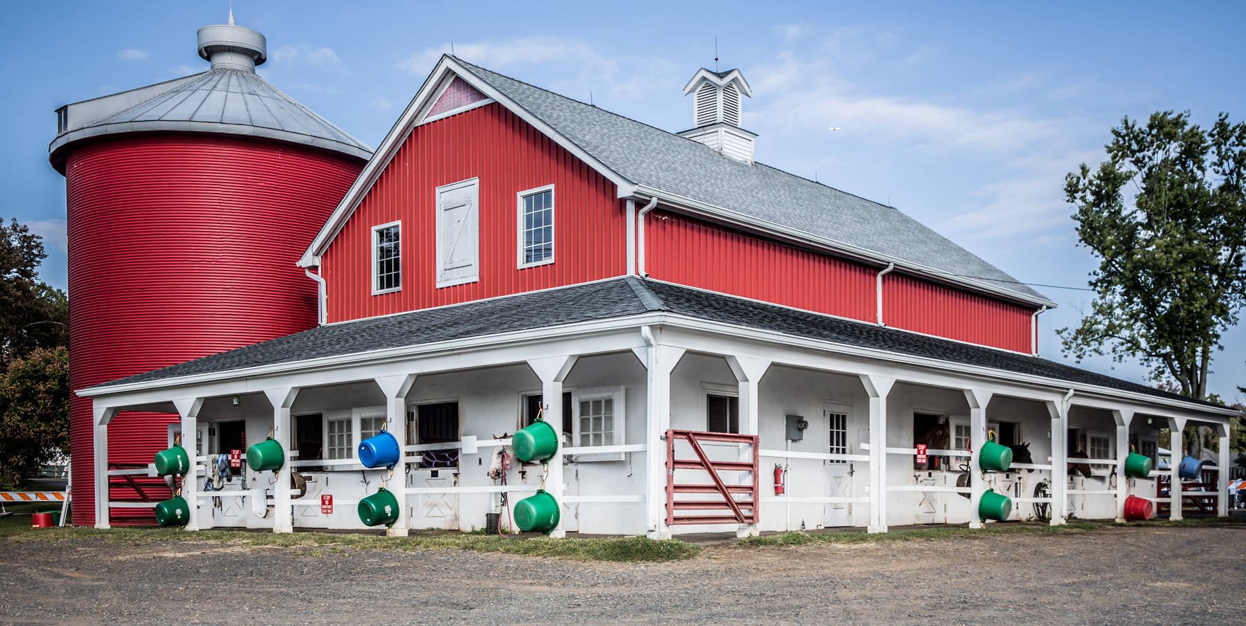 e8f64f20e9e738236941_Barn.jpg