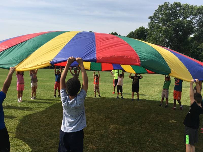 e90038708b230f0dd324_parachute.jpg
