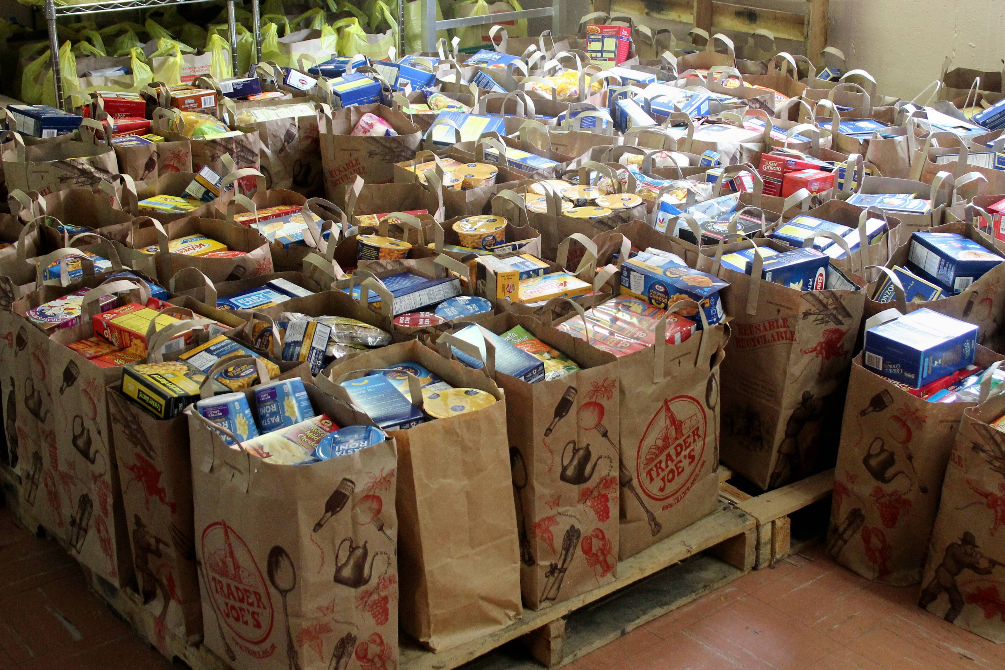 e9021022b6b5257d7d7b_NFSB_Nutley_Family_Service_Bureau_Food_Drive_011.jpg