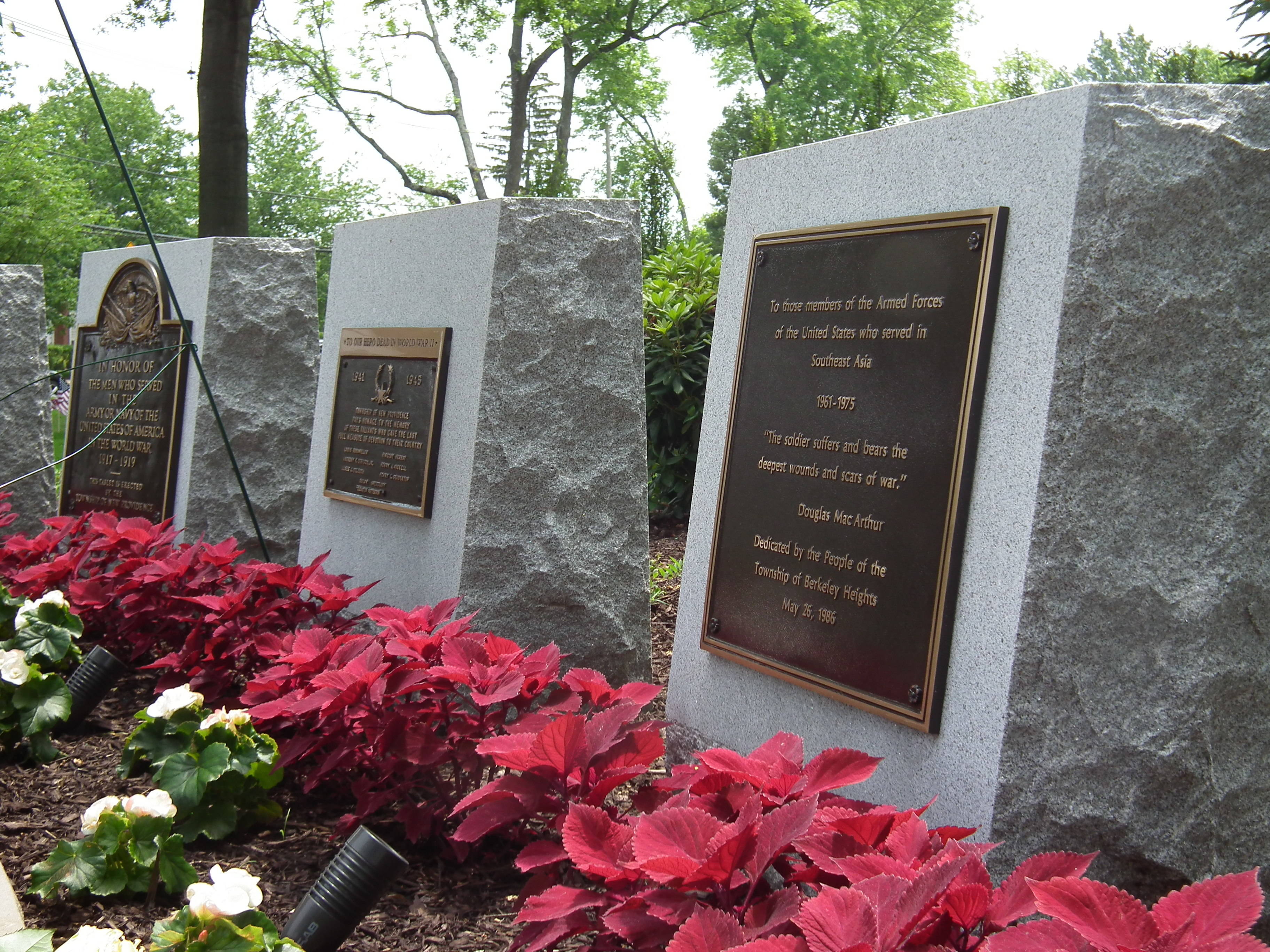 ea24d8d72137729f00d5_veterans_memorial_park.jpg