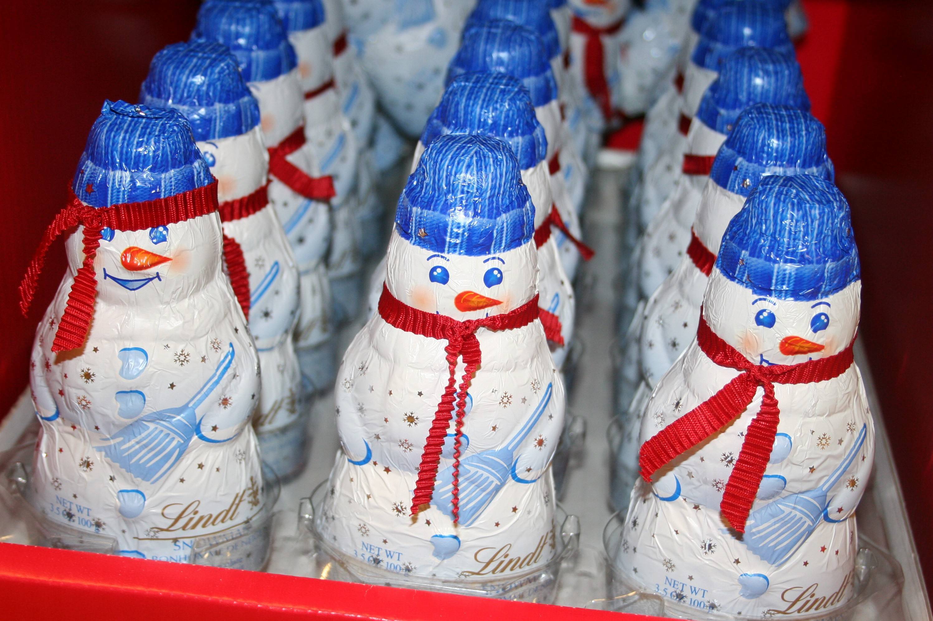 ea861573a63e115bba06_Chocolate_Snowmen.jpg