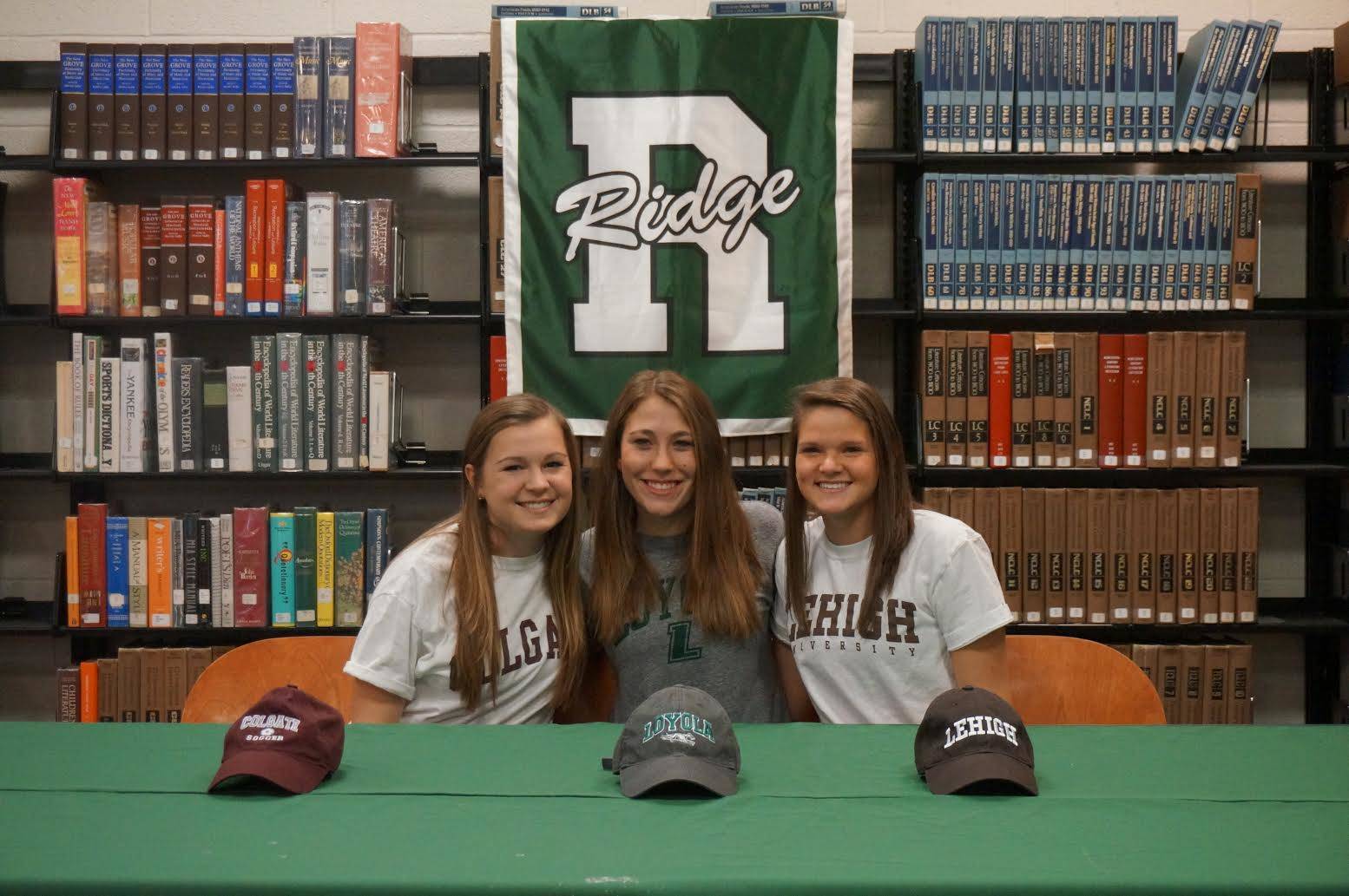 ec223b7bf4302846b5d3_Julia_Lindsey_signings.jpg