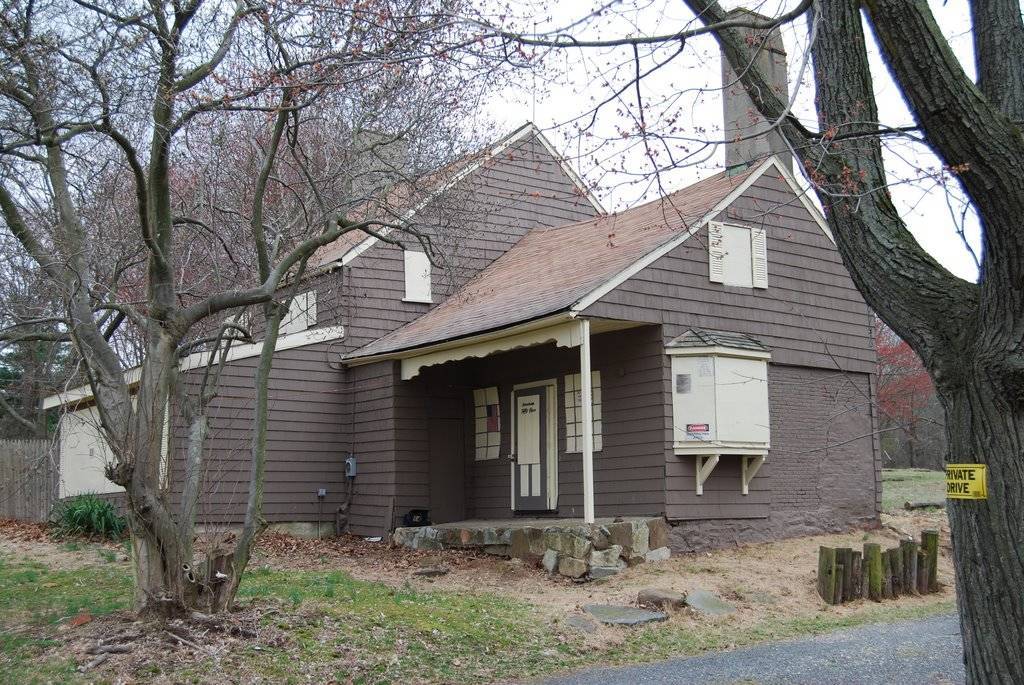 ede9c9c37cd2504d2986_frazee_house_photo.jpg