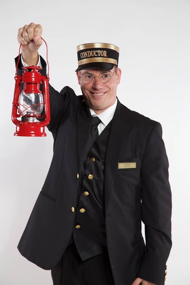eec597ad33bbbed363e2_Steve_the_Magic_Conductor_lantern.jpg