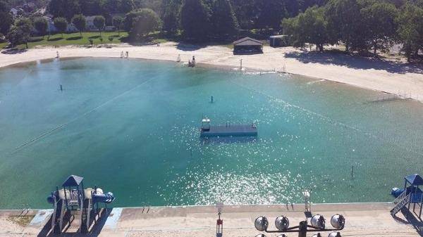 f042751cd06d20d5996b_pool.jpg