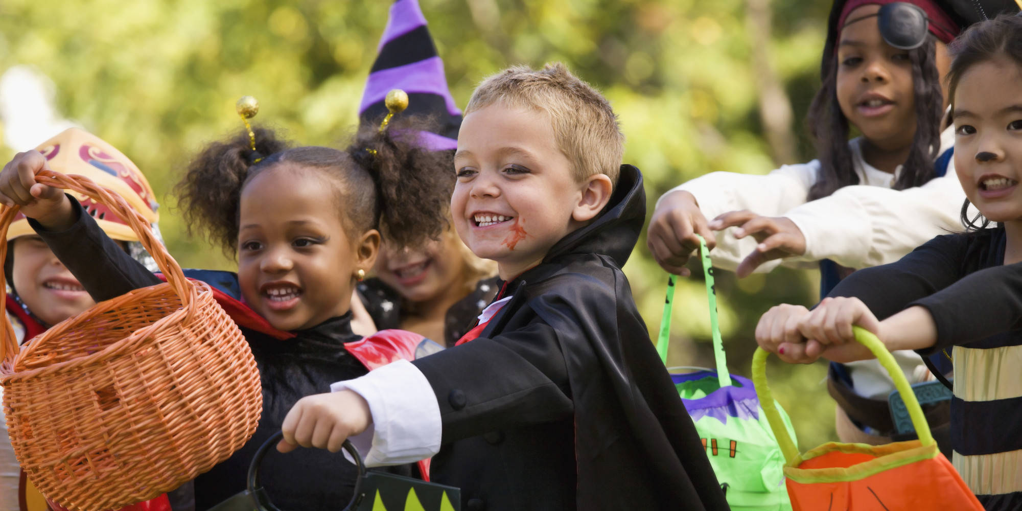 f2015cb9f6359c327927_o-TRICK-OR-TREAT-BAG-facebook.jpg