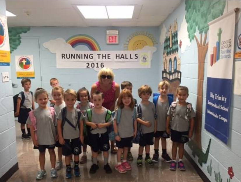 f241292503547c749634_4479408b0a636b8afb80_Running_of_the_Halls.jpg