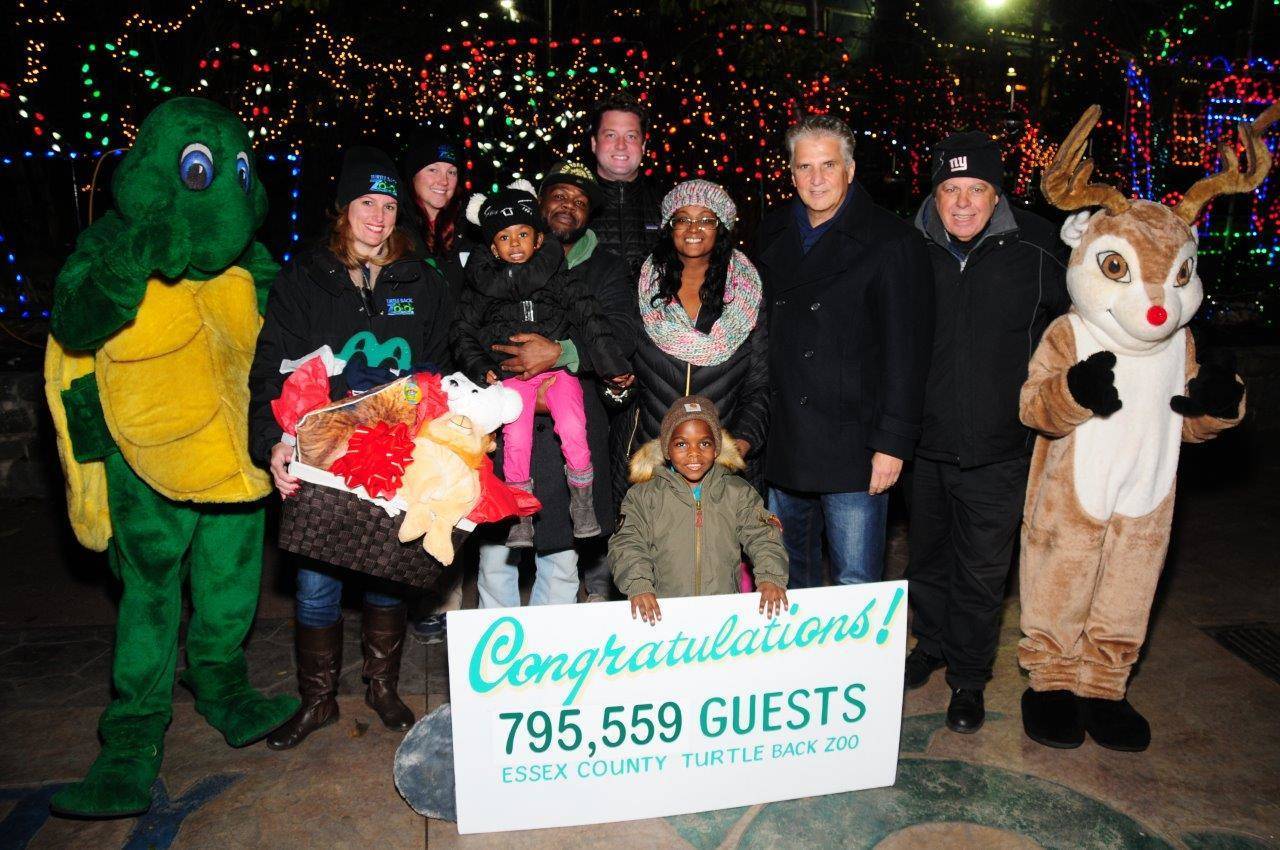 f31e8a02d86f186d2a99_2017_zoo_attendance_record-2.jpg