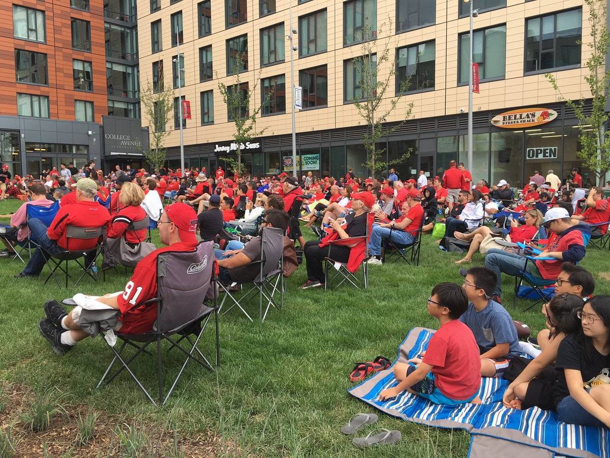f3b2249d4c47f7d70424_the_yard_crowd.jpg