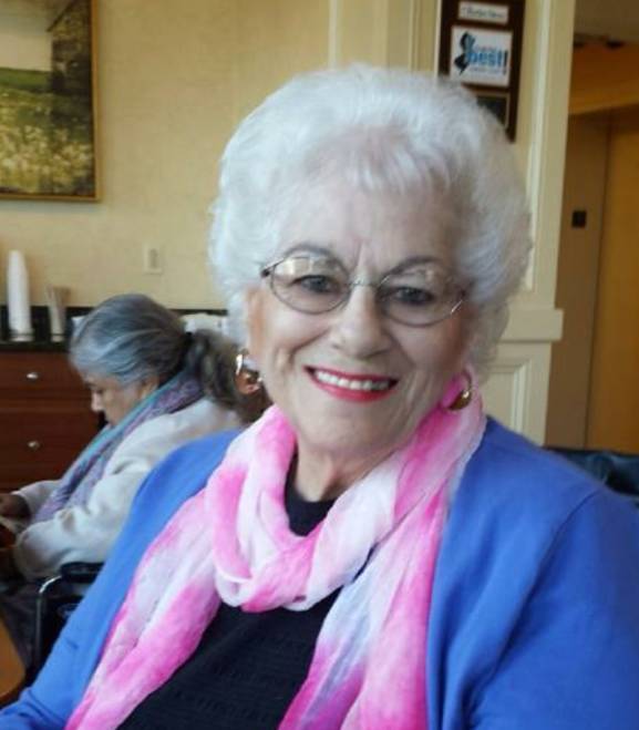 f3fe45c22be08e3a5795_01ed28055aeedcc02440_Nellie_Staats.jpg