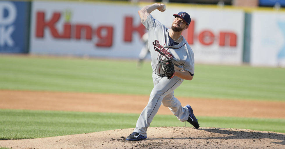 f48c0a01bf2cd4211237_sompixpatslucasirvinepitching.jpg
