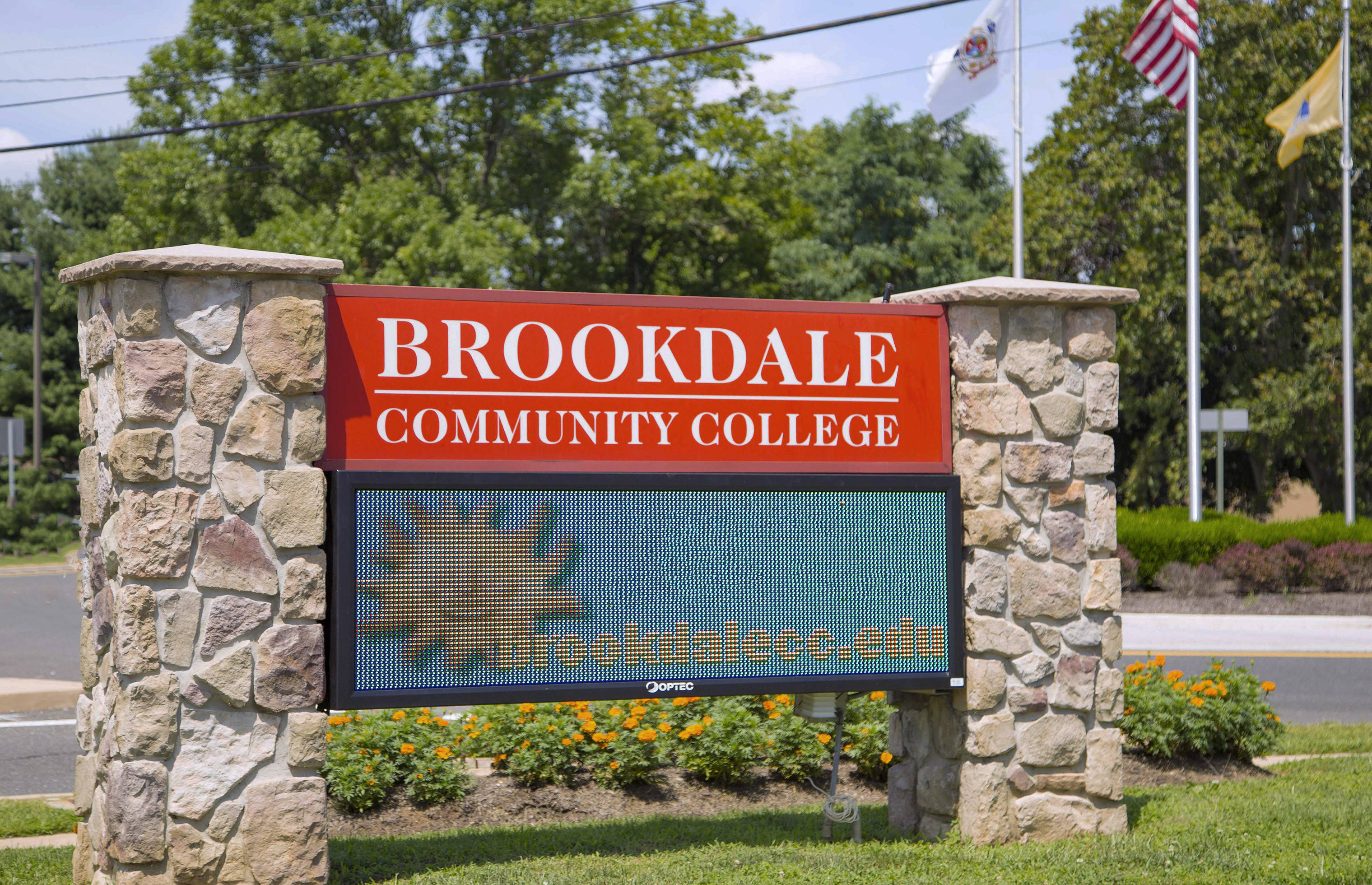f546acb1bdf6d2484c67_main_sign_NSR.jpg