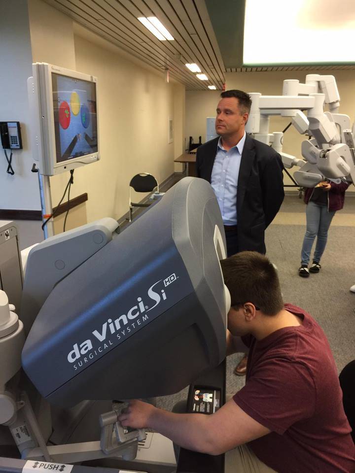 f61b71a935ac766bfb16_STEM_2017_Robot.jpg