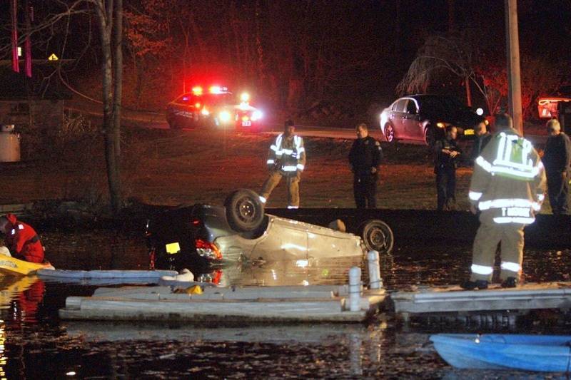 f680c6e682b227881e2f_best_73629e98de009baec99f_car_in_lake_4.jpg