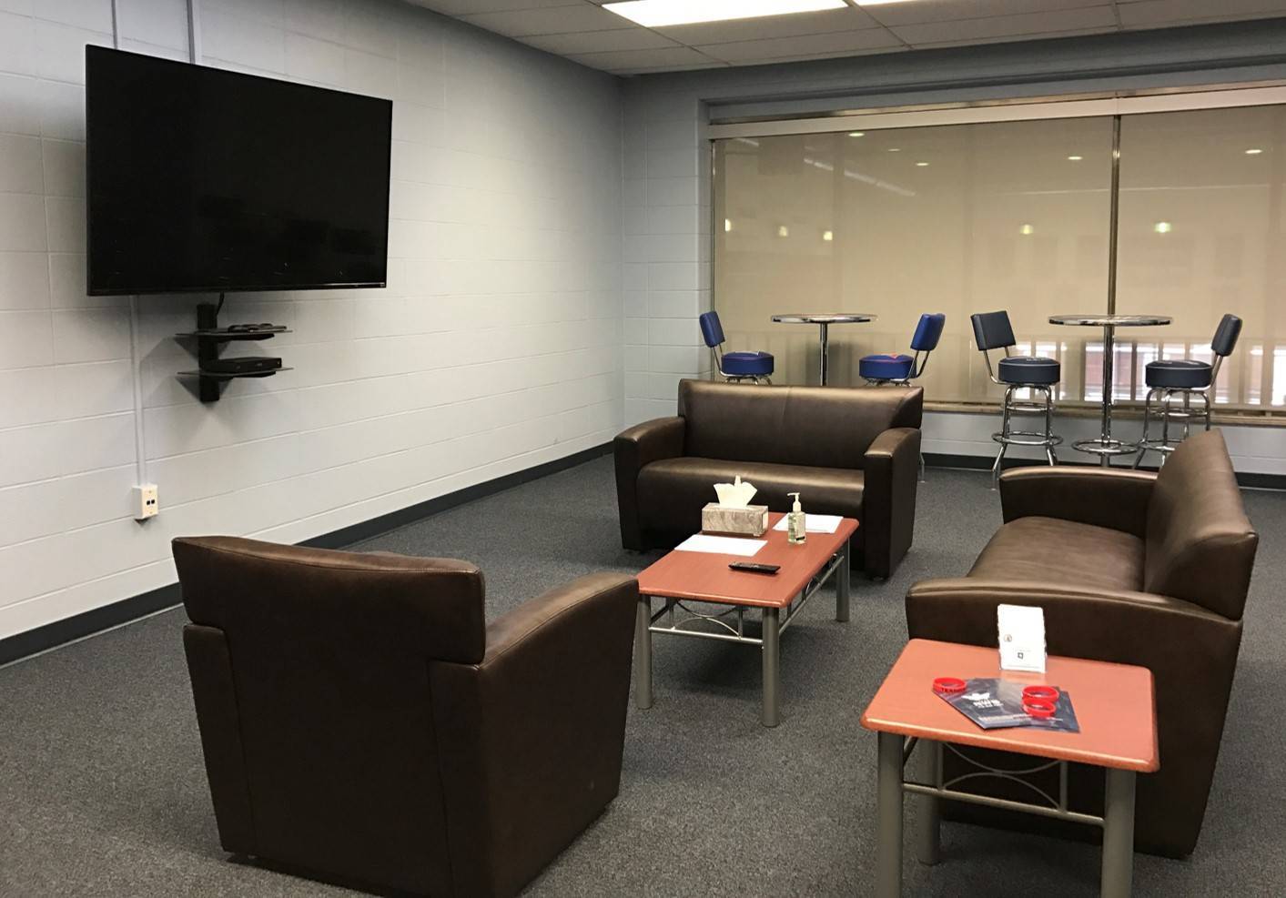f70a89369c5ed077f3da_vet_lounge.jpg