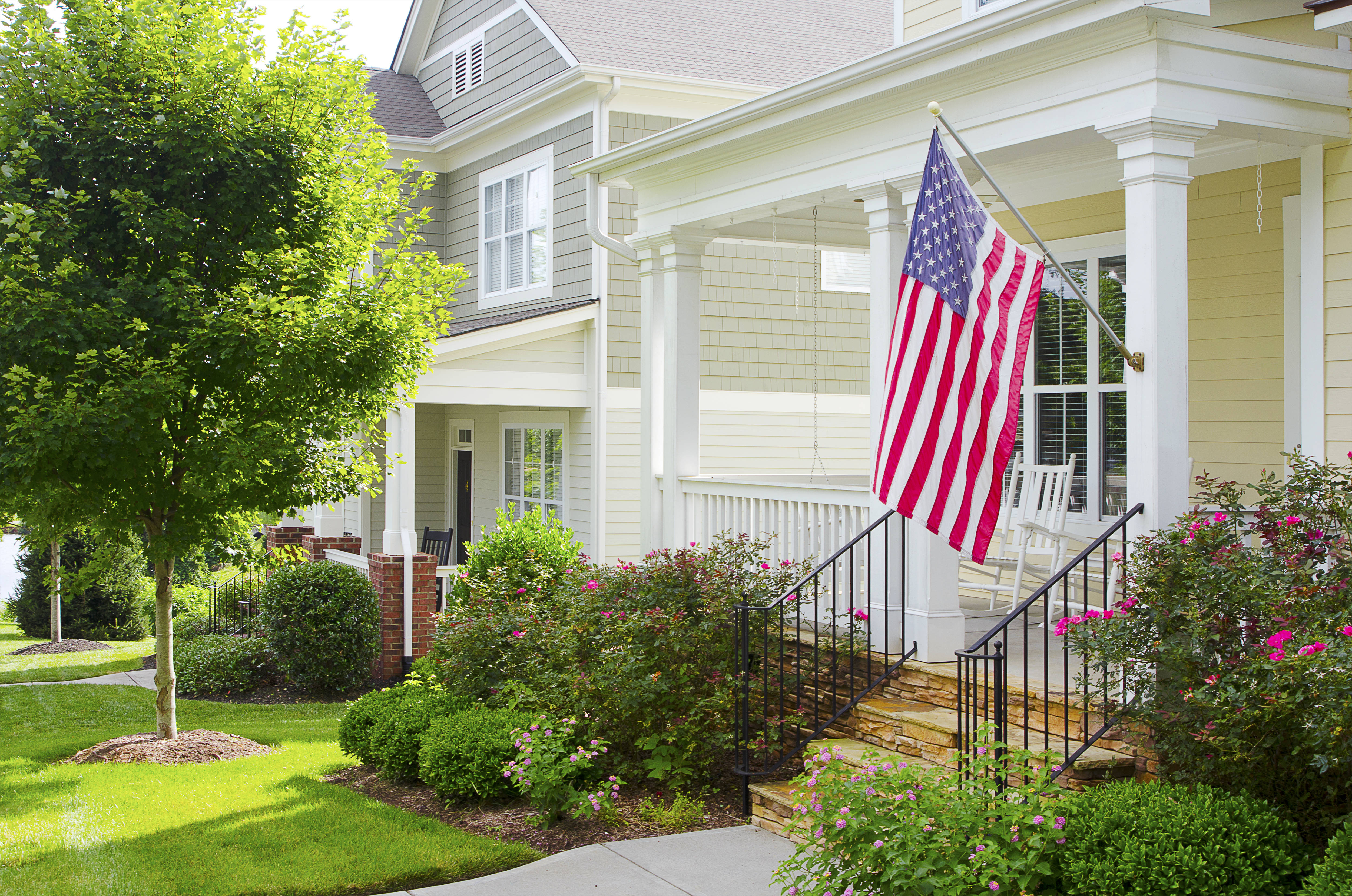 f7493533249626e9bd19_flag_home_large.jpg