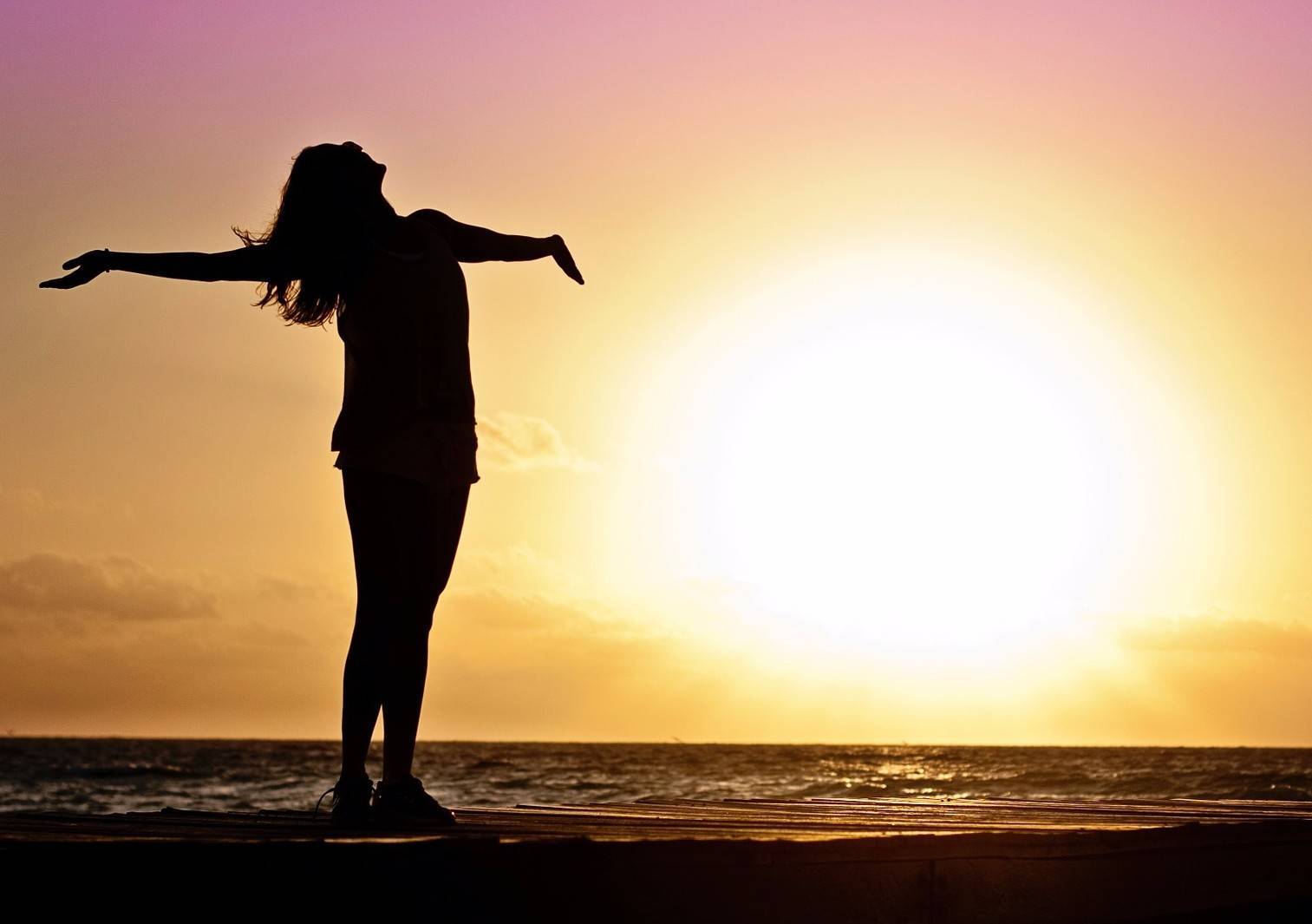f76e2d4b7dd1e72ce2ea_happy_woman_sunset_silhouette-591576_1920.jpg