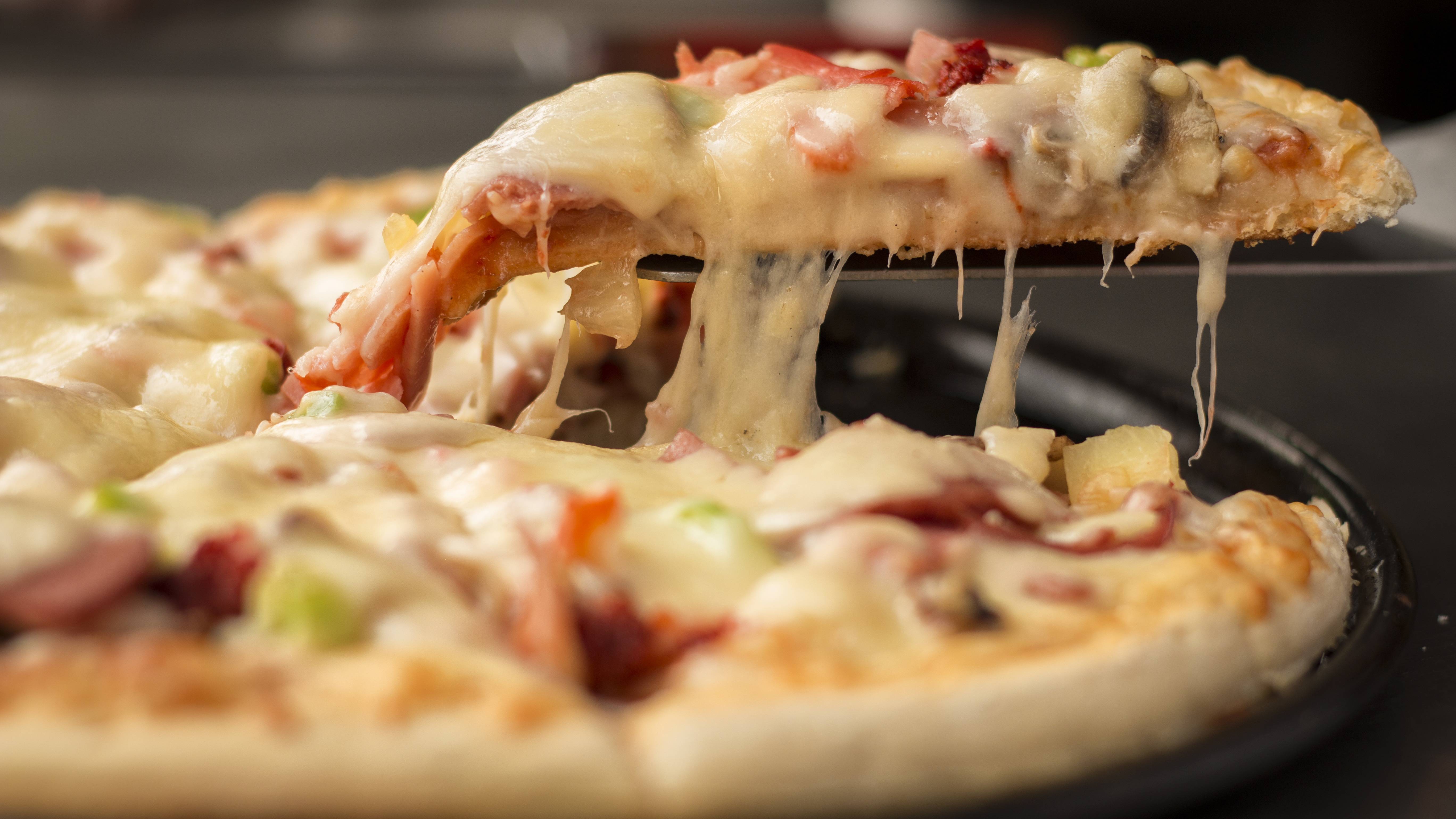 f9df80a230f129bf2434_pizza-1317699.jpg